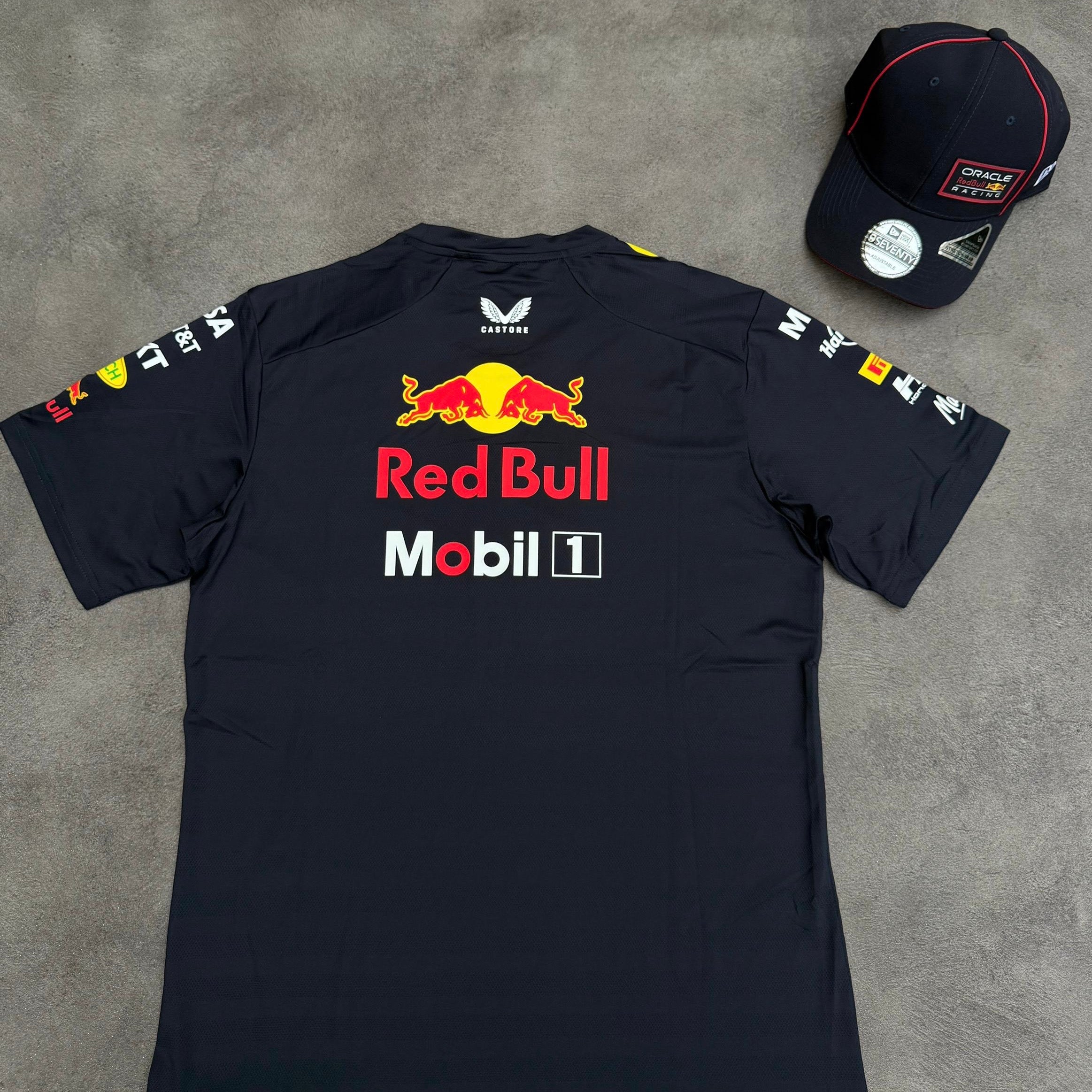 Maillot + Casquette Team Red Bull disponible